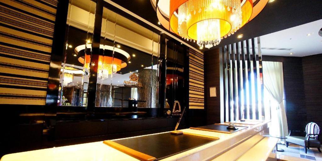 Apa Hotel Chiba Inzaimakinohara-Ekimae Narita Bagian luar foto