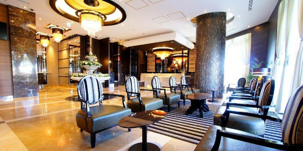 Apa Hotel Chiba Inzaimakinohara-Ekimae Narita Bagian luar foto