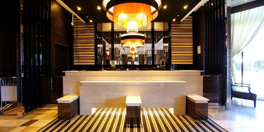 Apa Hotel Chiba Inzaimakinohara-Ekimae Narita Bagian luar foto